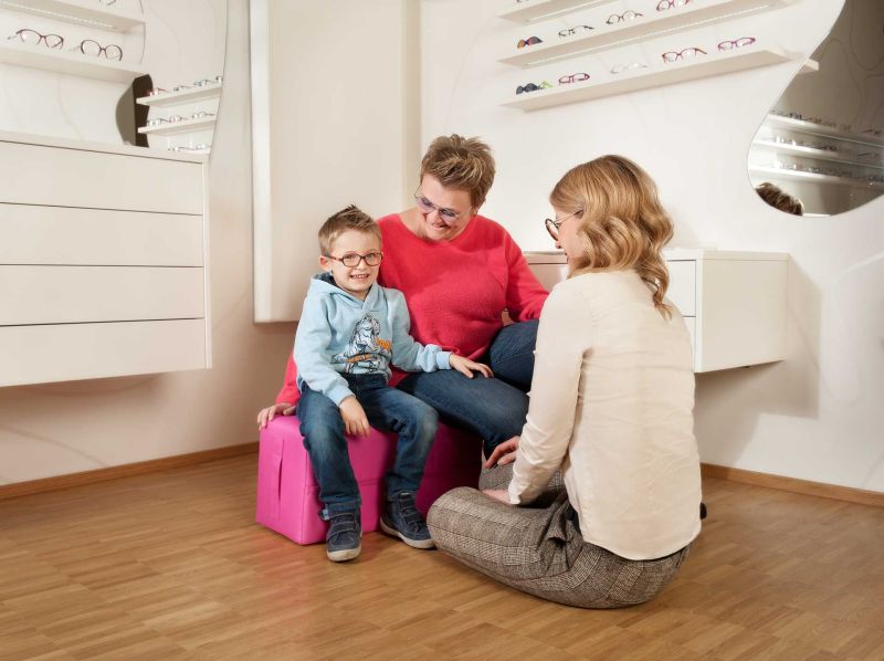 Kind mit neuer Brille